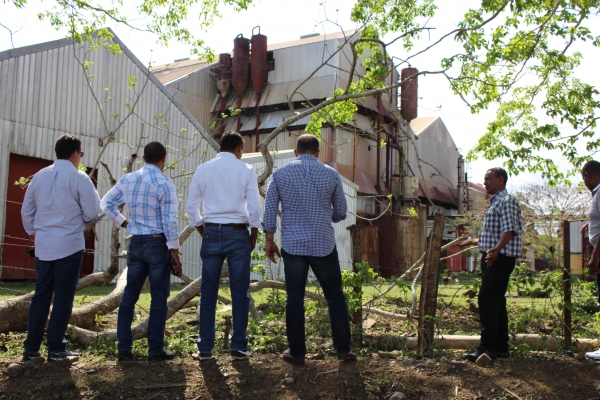 Director Ejecutivo visita Bateyes e Ingenio Pringamosa