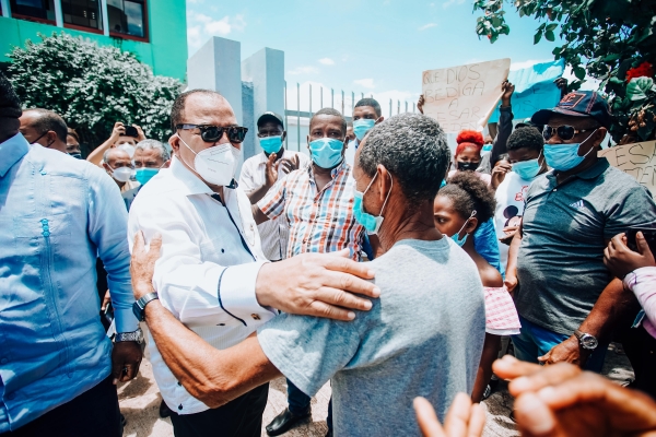 Cedeño recibe aclamado agradecimiento por parceleros de Hato Nuevo Santo Domingo