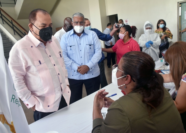 CEA realiza jornada de pruebas preventivas del Covid-19 a empleados de sede central