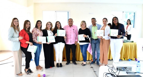 Bienes Nacionales y el CEA agasajan secretarias Imparten taller: Liderazgo y Empoderamiento