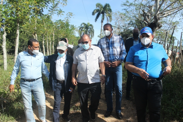 BN-CEA, asesor Seguridad Ciudadana del Poder Ejecutivo y PGR recorren terrenos del Estado para construcción de dos centros de rehabilitación y corrección en El Seibo y Hato Mayor